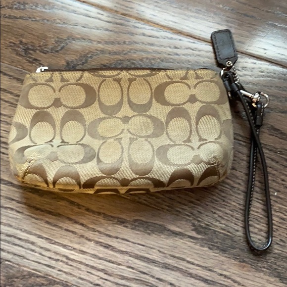 Coach wristlet - Picture 3 of 9